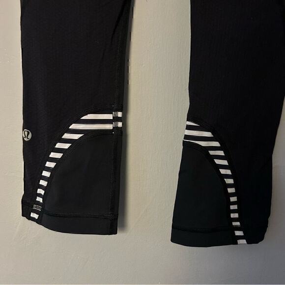 Lululemon Run: Inspire Crop II - Black/Classic Stripe Black White, Size 4, Rare - Picture 8 of 12